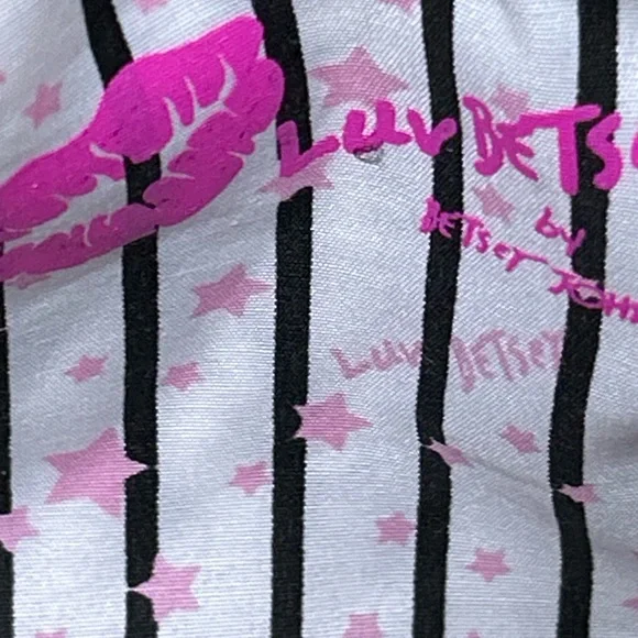 Betsey Johnson Black Quilted 'Luv' Wristlet Clutch Approx. 8 x 5 - Picture 10 of 12